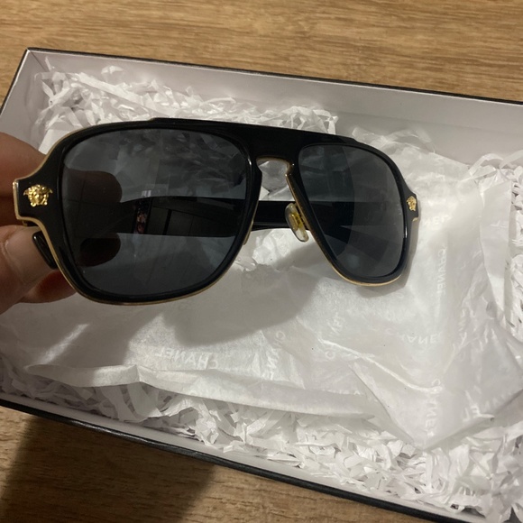 VERSACE polarized AUTHENTIC mod.2199 sunglasses unisex black w gold designer - Picture 17 of 17